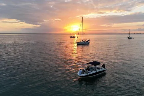 Croisière privée au coucher du soleil et de nuit à Miami avec vue sur les gratte-ciel