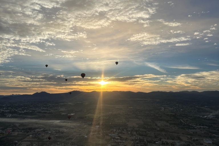 Mexico-stad: luchtballonvlucht en ontbijt in natuurlijke grotMexico-Stad: alleen een heteluchtballonvlucht