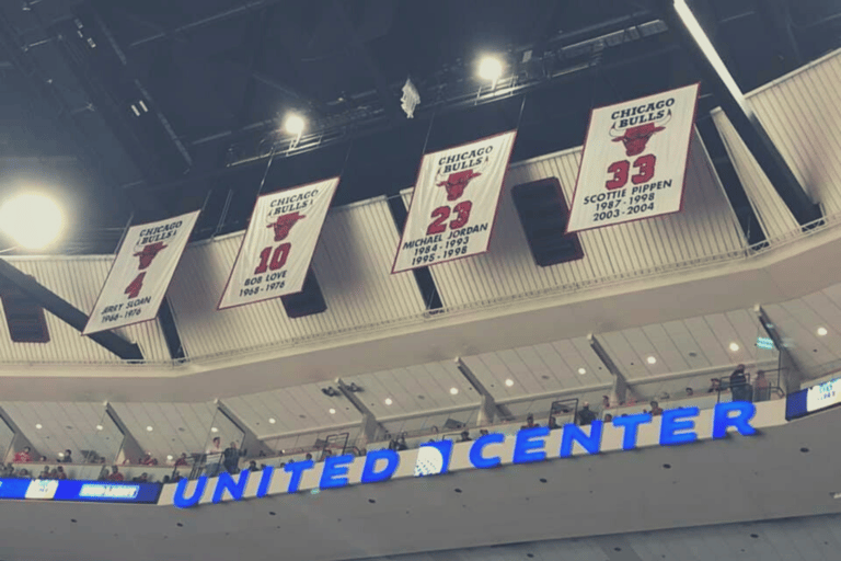 Chicago: Chicago Bulls Basketball Game Ticket Premium Seating