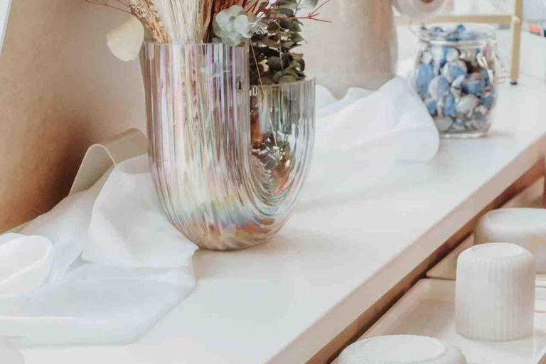 Leipzig: Scented Candle Workshop with Snacks and Drinks