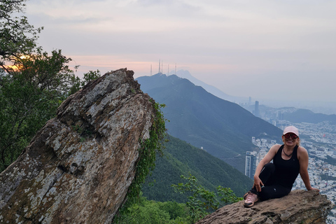 Monterrey: Pet-friendly hiking in Cerro del Chupón
