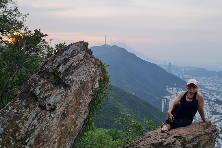 Monterrey: Pet-friendly hiking in Cerro del Chupón