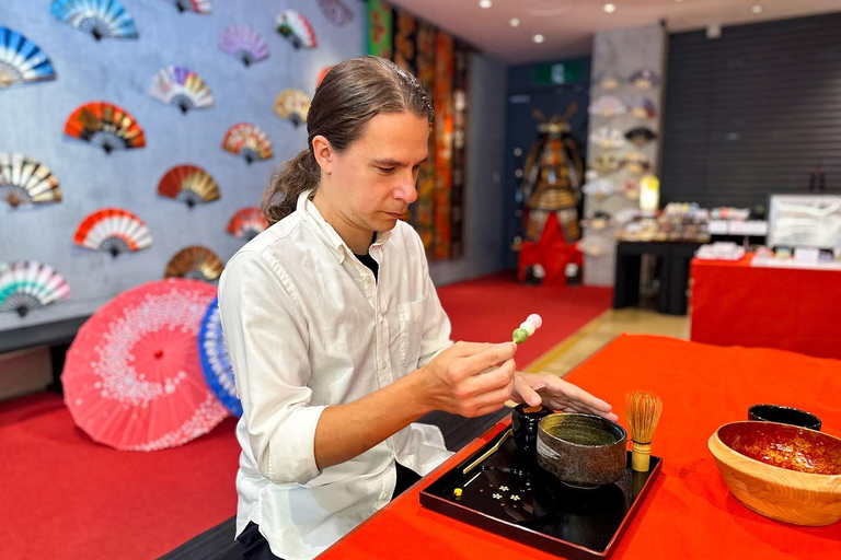 Osaka: Il giardino Karesansui e l&#039;esperienza del Matcha