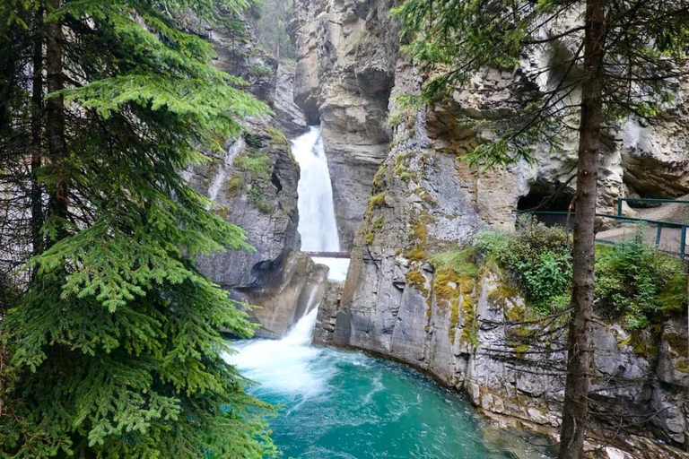 Moraine Lake, Emerald, Louise, Johnston Canyon & Banff Town Moraine Lake, Emerald, Louise, Johnston Canyon & Banff Town