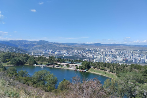 Tiflis: Encantador sendero sobre la ciudad