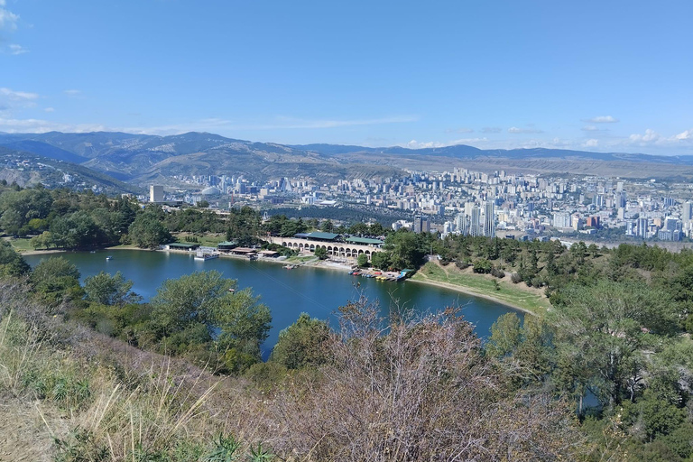 Tbilisi: Heerlijk spoor over de stad