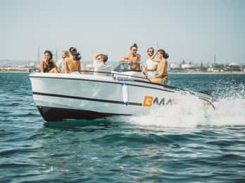 Taranto: Full-Day Private Boat Tour with Aperitif