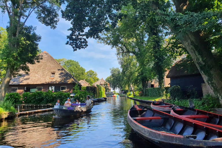 From Amsterdam: Giethoorn Small Group Tour with Boat Ride