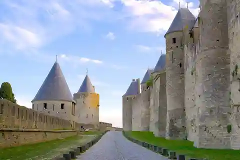 Barcelona: Carcassonne and Perpignan Day Trip