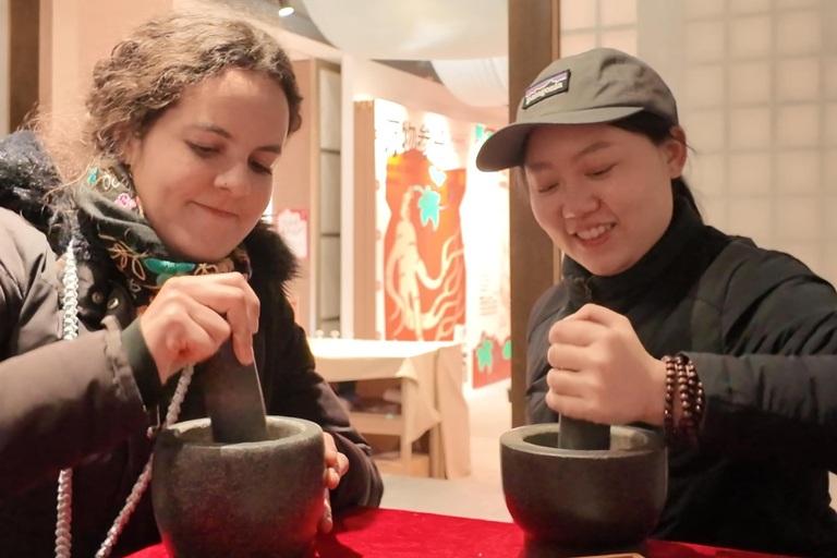 Hangzhou: Wet Market Foodie Walk & Traditional Crafting