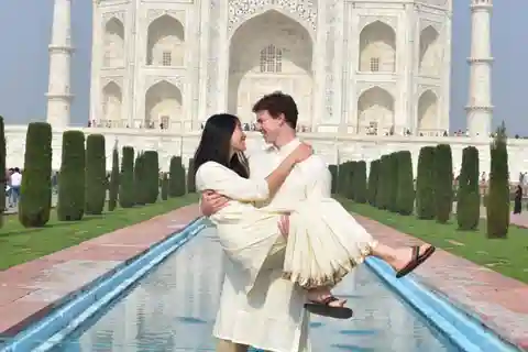 Agra:Taj Mahal Tour with Skip-The-Line Tickets