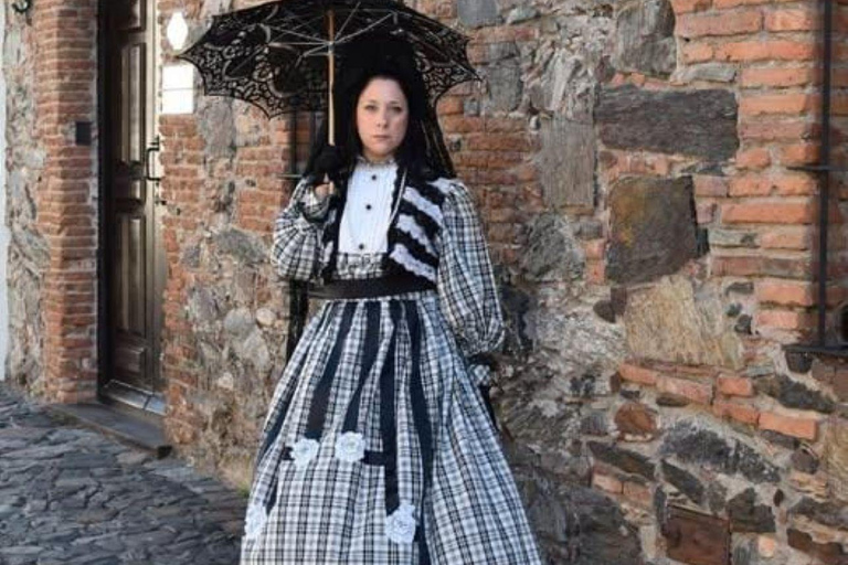 Colonia del Sacramento: Vintage Time Travel Experience Cologne: Vintage Experience and Guided Walk through the Old Town