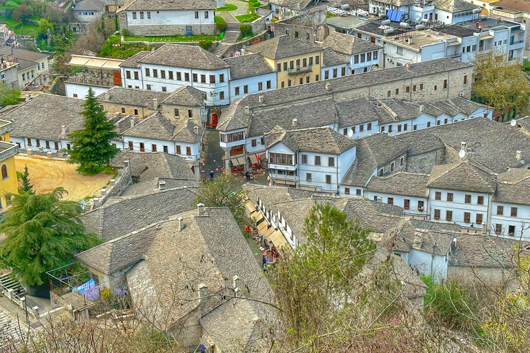 Vanuit Tirana: Bezoek Gjirokastra &amp; geniet van warmwaterbronnen in PermetVanuit Tirana: Bezoek Gjirokastra UNESCO &amp; geniet van thermale baden