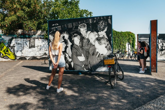 Visit Berlin: Cold War Era History Guided Bike Tour in Aix-en-Provence