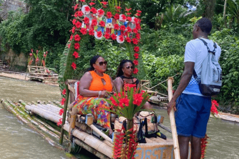 Montego Bay: Bamboo Rafting Tour z masażem stóp