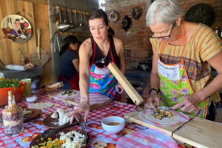 Oaxaca: Traditional Oaxacan Cooking Class with Local Chef