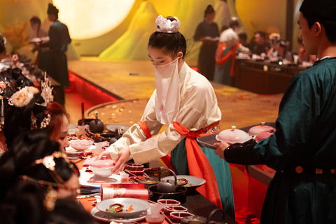 Immersive Six Dynasties Dining & Show Experience in Nanjing Regular Seat Meal+Costume+Headwear+Makeup（3 days in advance）