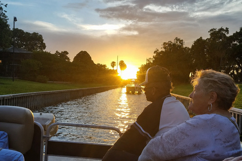 Winter Haven: Guided Sunset Boat Tour with Dinner Stop