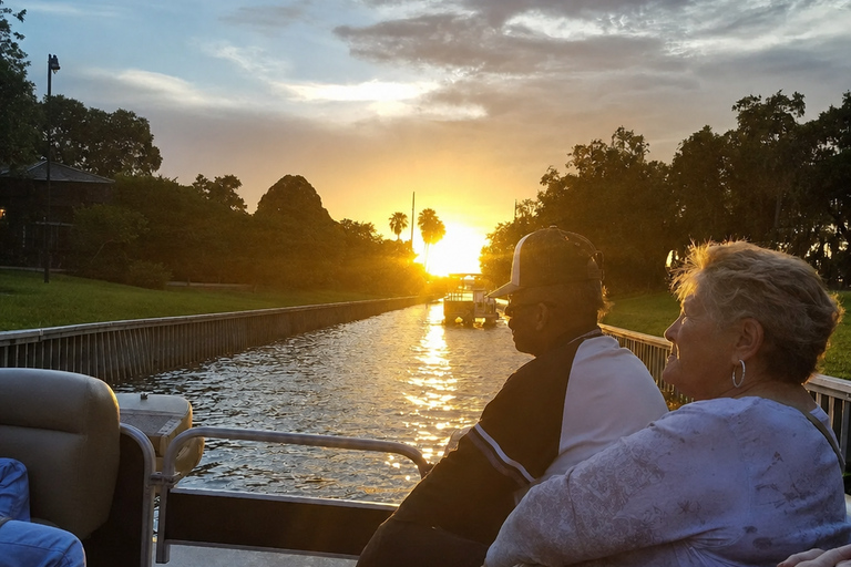 Winter Haven: Guided Sunset Boat Tour with Dinner Stop