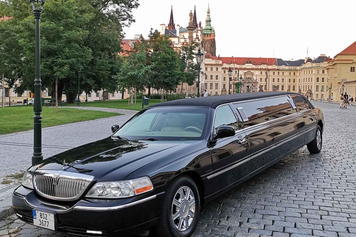 布拉格专属派对林肯豪华轿车接送