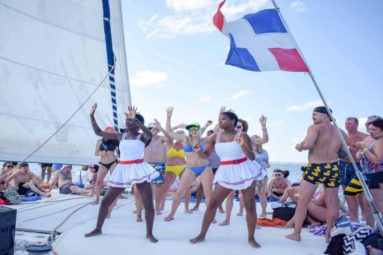 Excursão de dia inteiro à Ilha Saona com festa em catamarã