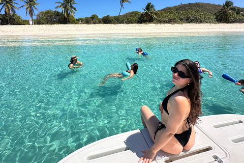 Fajardo: Culebra Island Private Boat Tour with Charcuterie