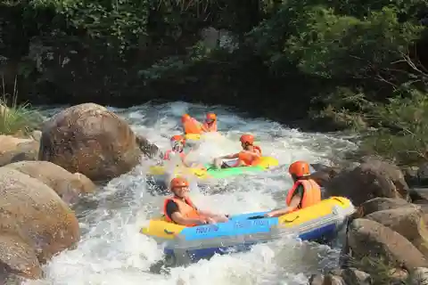 Da Nang: Paquete Completo de Rafting y Tirolina Tour Privado (Almuerzo)