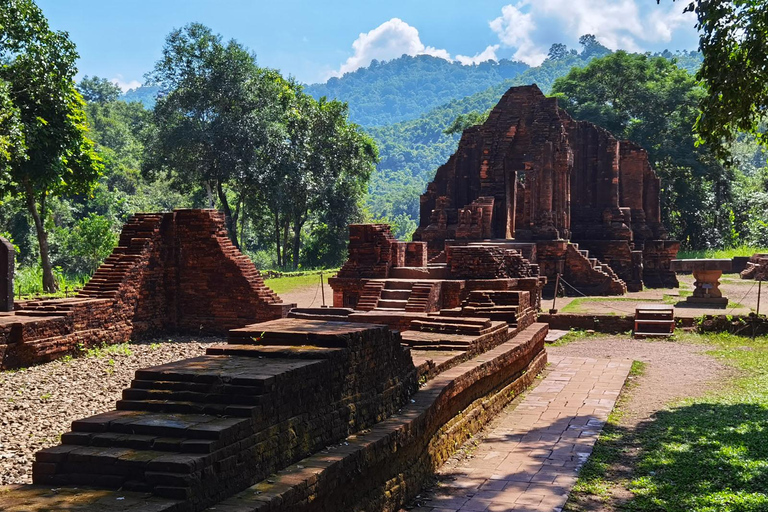 Santuario di My Son e tour a piedi di Hoi AnPickup+ritorno a Hoi An Santuario di My Son e tour a piedi di Hoi An