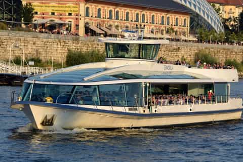 Budapest: Daytime Sightseeing Boat Cruise