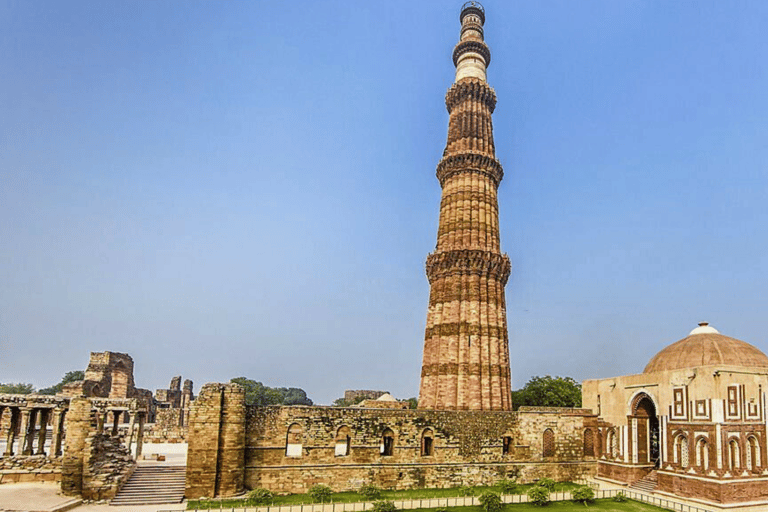 From Delhi: Private Guided Tour of Ancient and Modern Delhi Car with driver+Guide+Monuments Entrance+Lunch