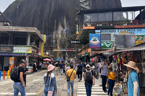 ميديلين: جولة إلى غواتابي وبينول والقارب، مع الغداء والإفطار