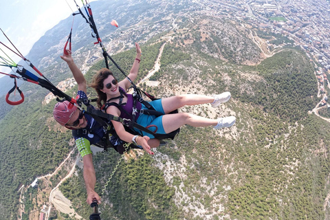 Alanya: Tandem skärmflygning upplevelse och flygning VideoAlanya:Skärmflygningsupplevelse Välkomnande på mötesplatsen