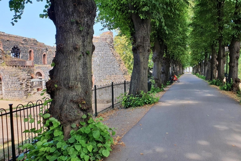 Düsseldorf: Kaiserswerth Historical Town Self-guided Walk