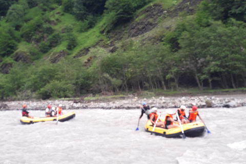 Excursão guiada particular de 1 dia para as montanhas Gudauri e Kazbegi