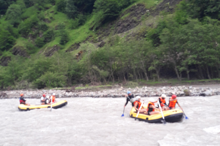 Excursão guiada particular de 1 dia para as montanhas Gudauri e Kazbegi