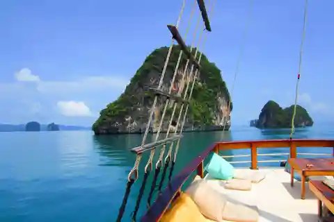 From Phuket: Full-Day Phang Nga Bay Cruise with Meals