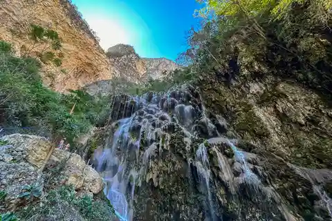 De CDMX: visita em grupo pequeno às grutas de Tolantongo.