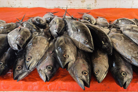 Muscat: Visit Sinaw Market, Izki Village, & Jarnan Cave Tour