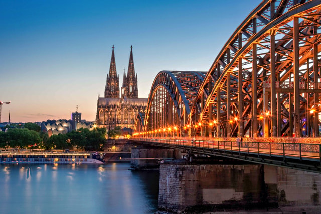 Sunset & Blue Hour Photography – Photo Walk through Cologne