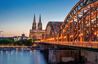Sonnenuntergangs- & Blaue-Stunde-Fotografie – Fotowalk durch Köln