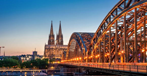 Sonnenuntergangs- & Blaue Stunde Fotografie – Fotowalk durch Köln