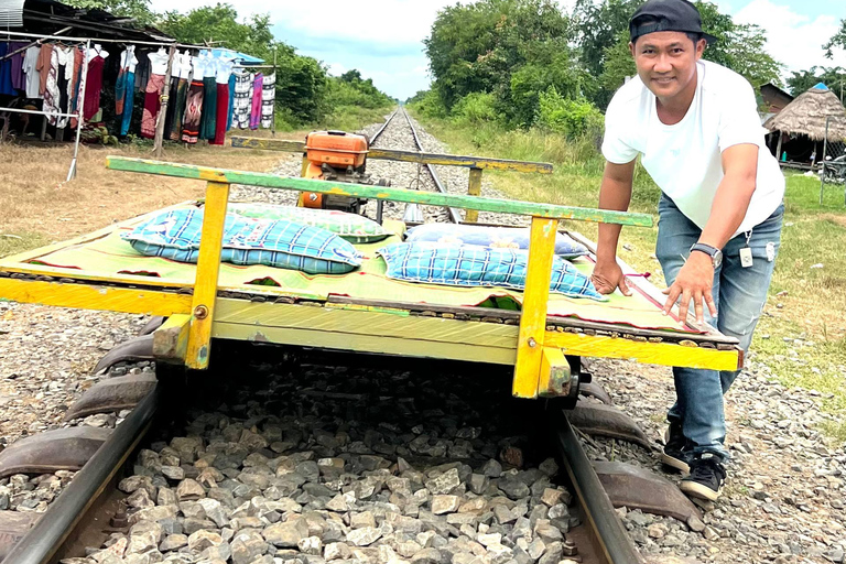 Phnom Penh: Private Transfer to Battambang with Train Ride