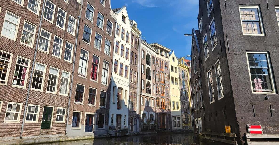 Afbeelding 11 van Amsterdam: Grachtenrondvaart voor kleine groepen incl. drankjes en snacks