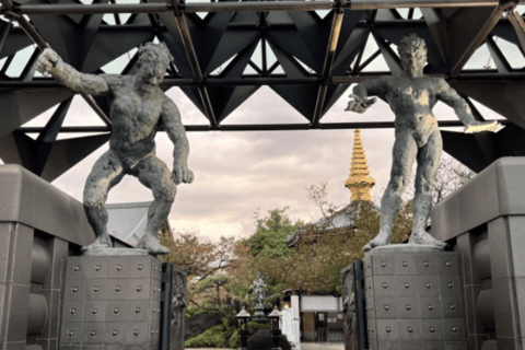 Shinsekai i Harukas: wycieczka po retro uliczkach i lokalnych przekąskachShinsekai i Harukas: wycieczka po retro ulicach i lokalnych smakołykach