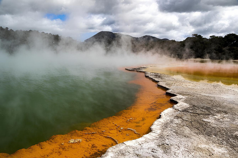 Tour privado de un día por Rotorua y Taupo Wai-O-Tapu y las cataratas Huka