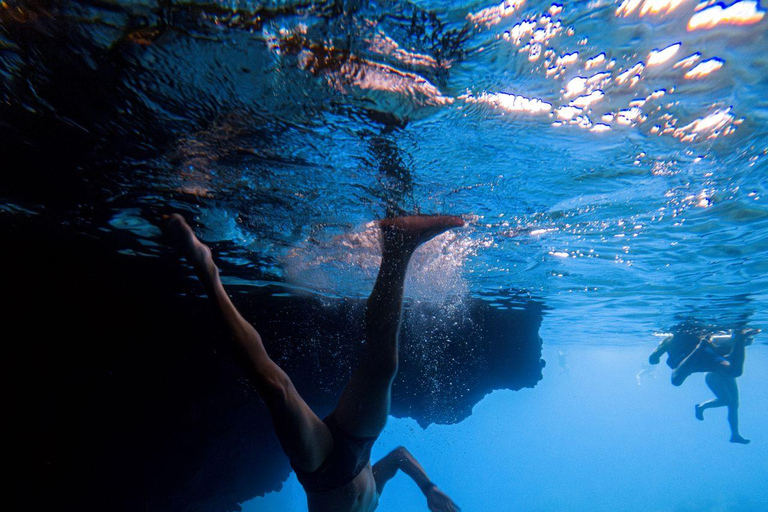 Lefkada: Tour della Grotta Azzurra in kayak con un assaggio della Grecia