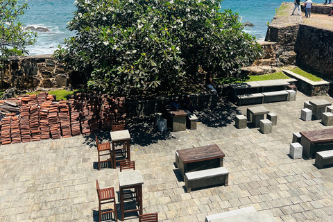 加勒堡：专业女导游带领的徒步导览加勒堡：专业女导游带你徒步导览