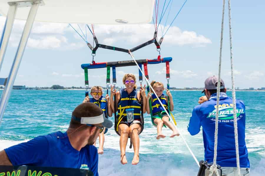 St. Petersburg: Parasailing-Tour. Foto: GetYourGuide St. Petersburg: Parasailing-Tour. Foto: GetYourGuide