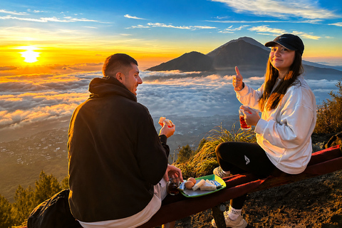 Kintamani: Private Mount Batur Sunrise Trek & Breakfast