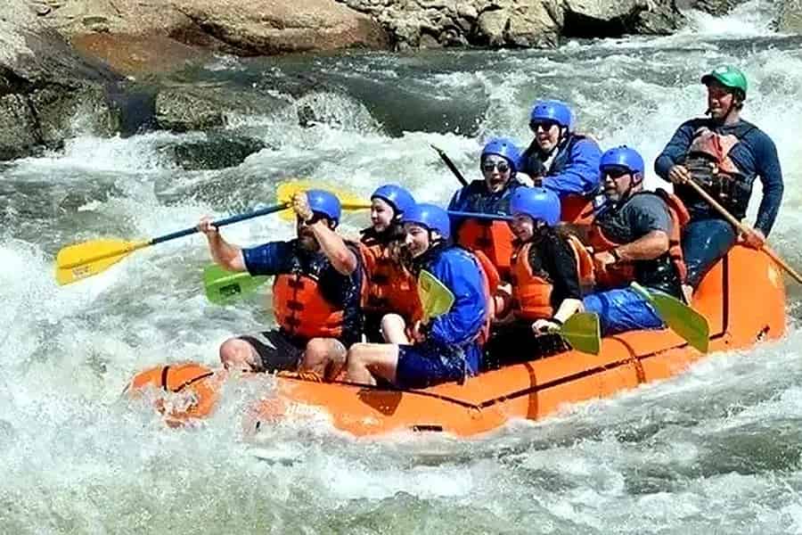 Salida: Malerisches Kombi-Abenteuer für Familien mit Floßfahrt und Zipline. Foto: GetYourGuide